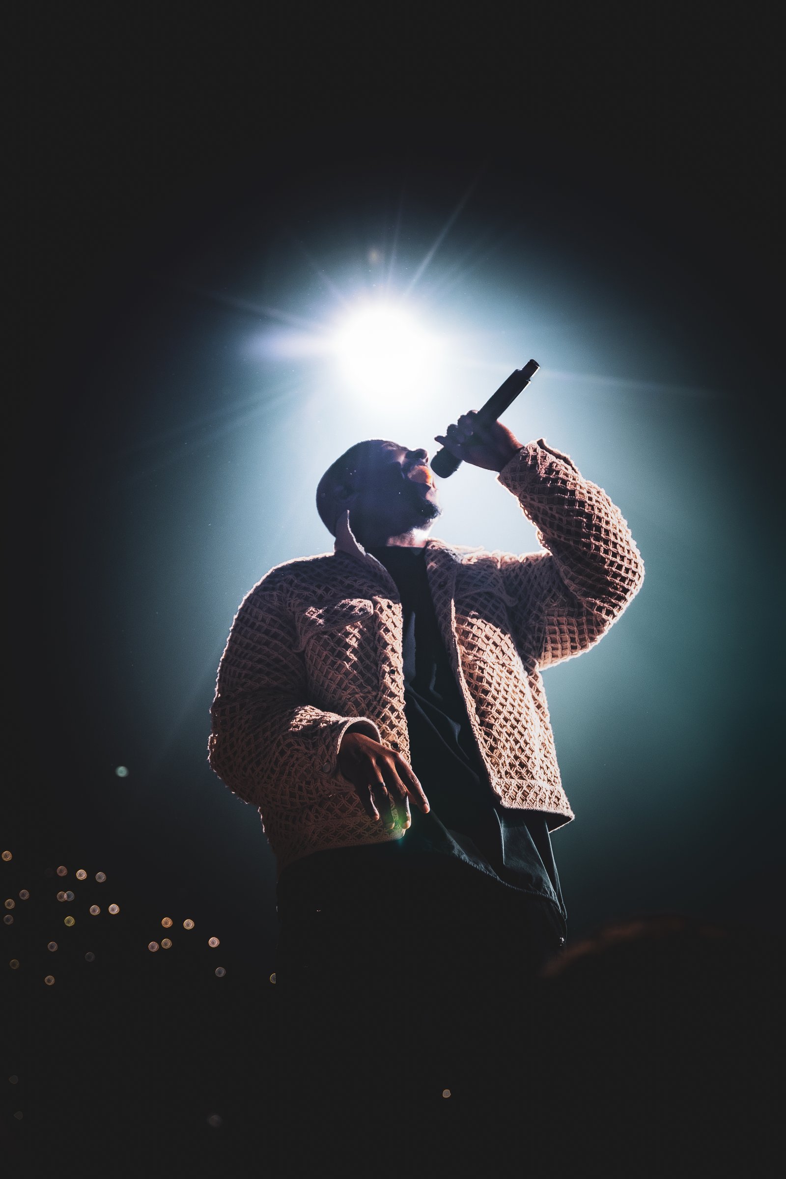 Photographe et vidéaste professionnel basé entre Lyon, Annecy et Paris, je réalise des images de concerts dont cette série dédiée à Soprano