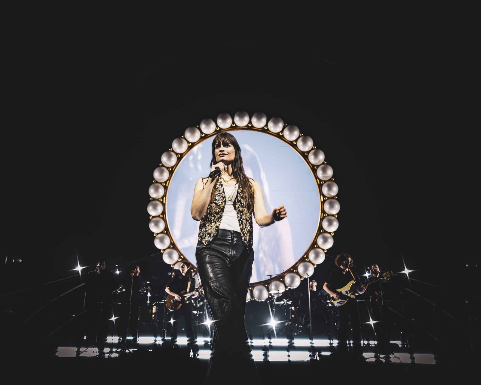 clara luciani photographe officiel tournée live backstage lyon paris