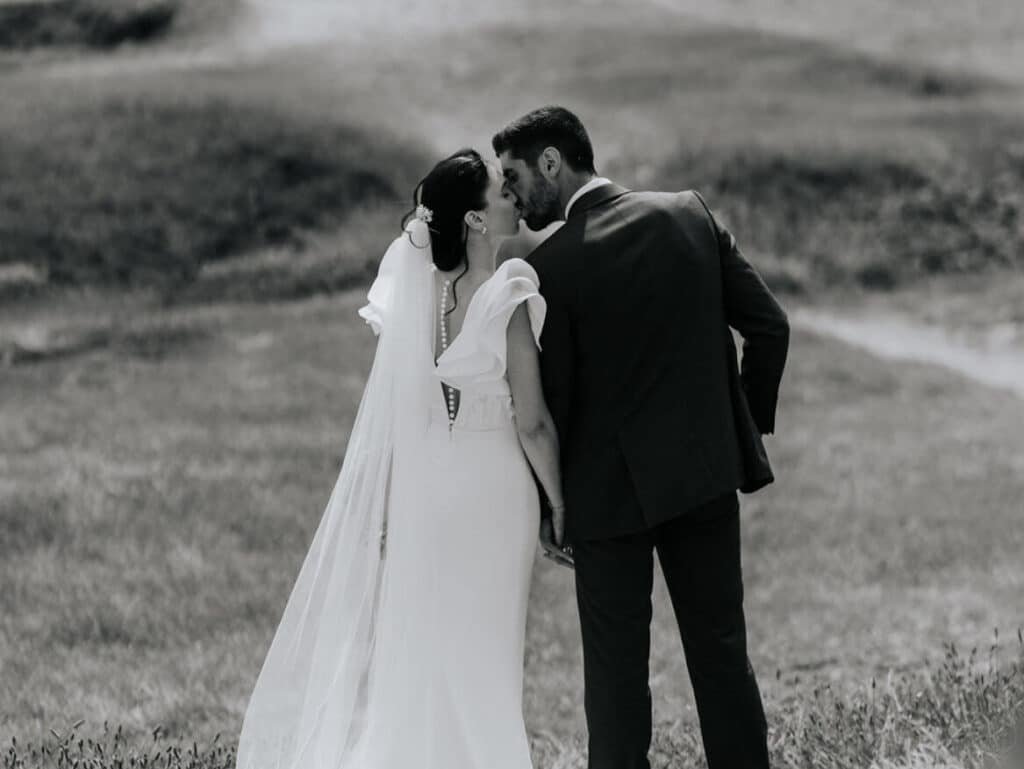 Photos couple mariage beaujolais domaine albert pommiers 