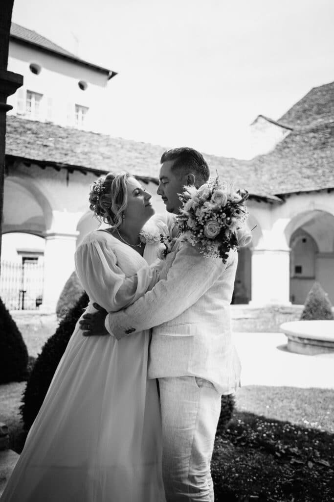 photos des mariés photographe roanne mariage au Domaine des Grands Cèdres ambièrle