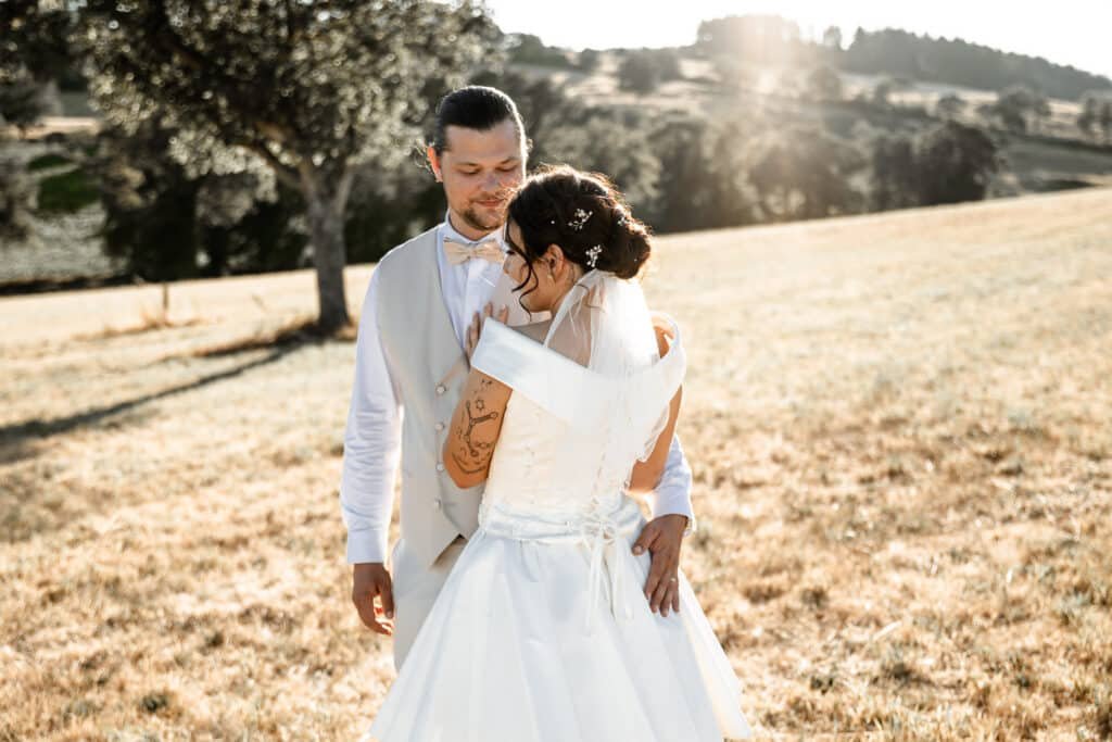 photos des mariés photographe roanne mariage a La Grange de la Chamary